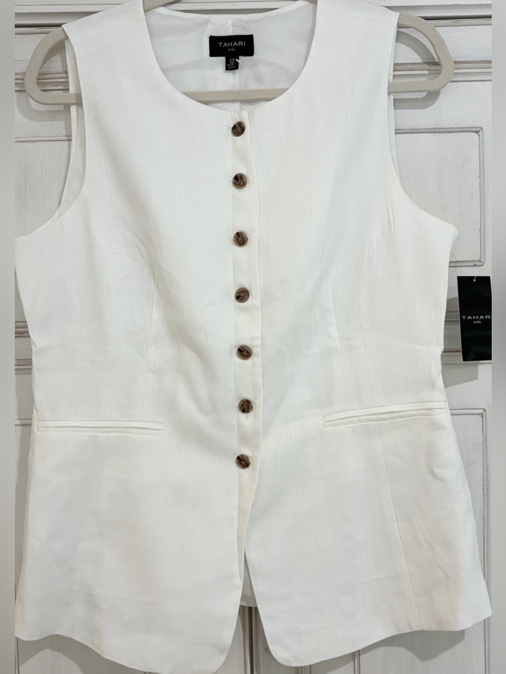 NWT SZ 12 Tahari ASL White Sleeveless Button Vest